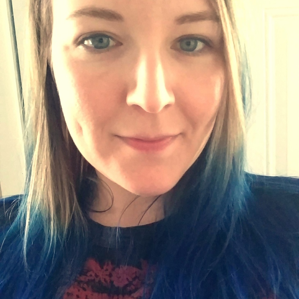 Meet your Posher... Julia!